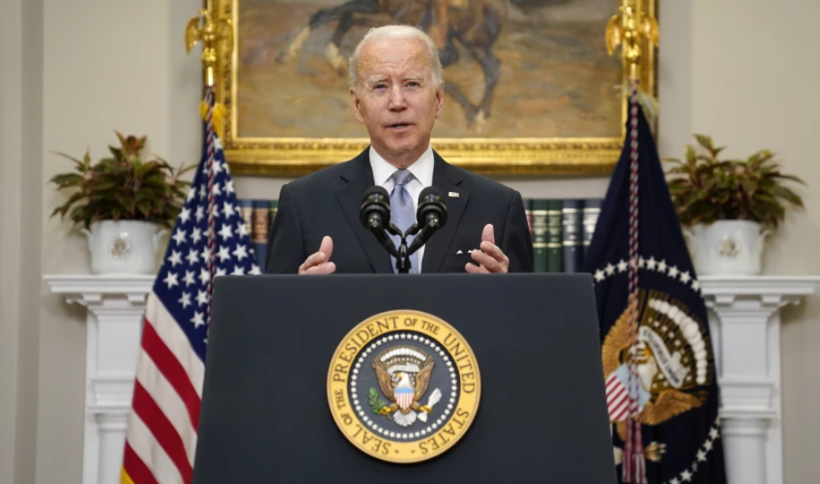 ukrajinski projektil joe biden za govornicom