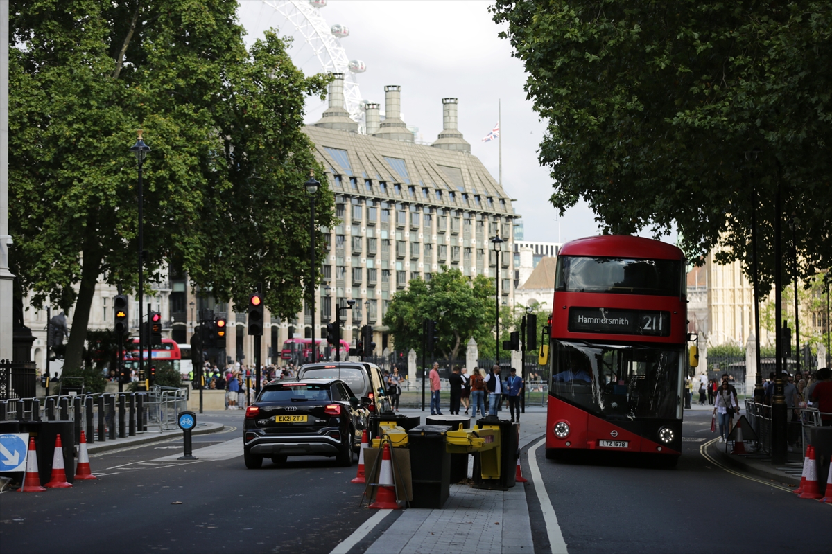 bolesnik Evrope. London londosnki autobus na ulici