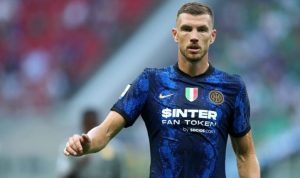 Inter Edina Džeke Edin džeko u dersu intera na stadionu