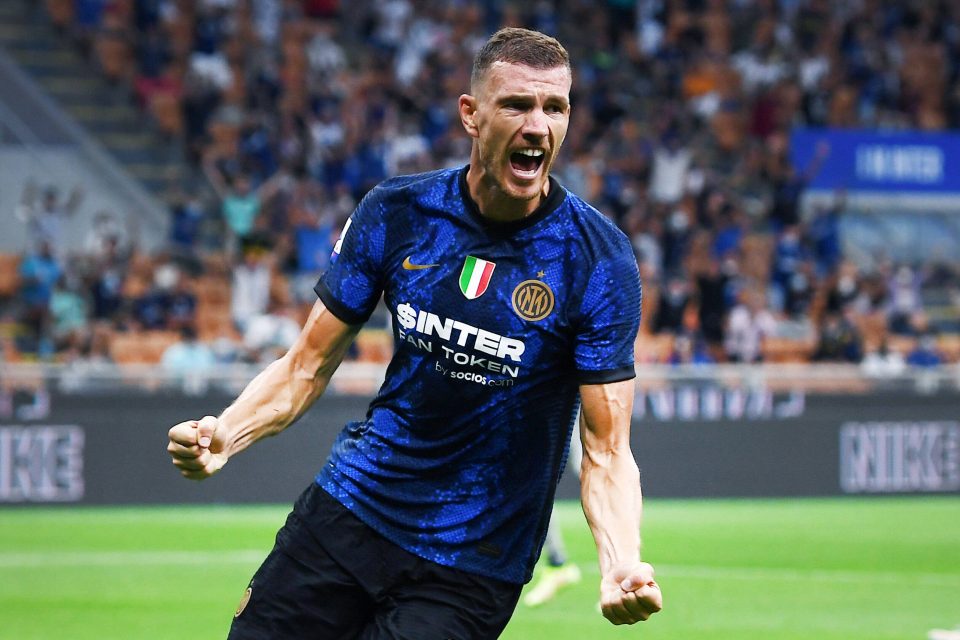 Inter i Milan edin džeko slavi na stadionu dres