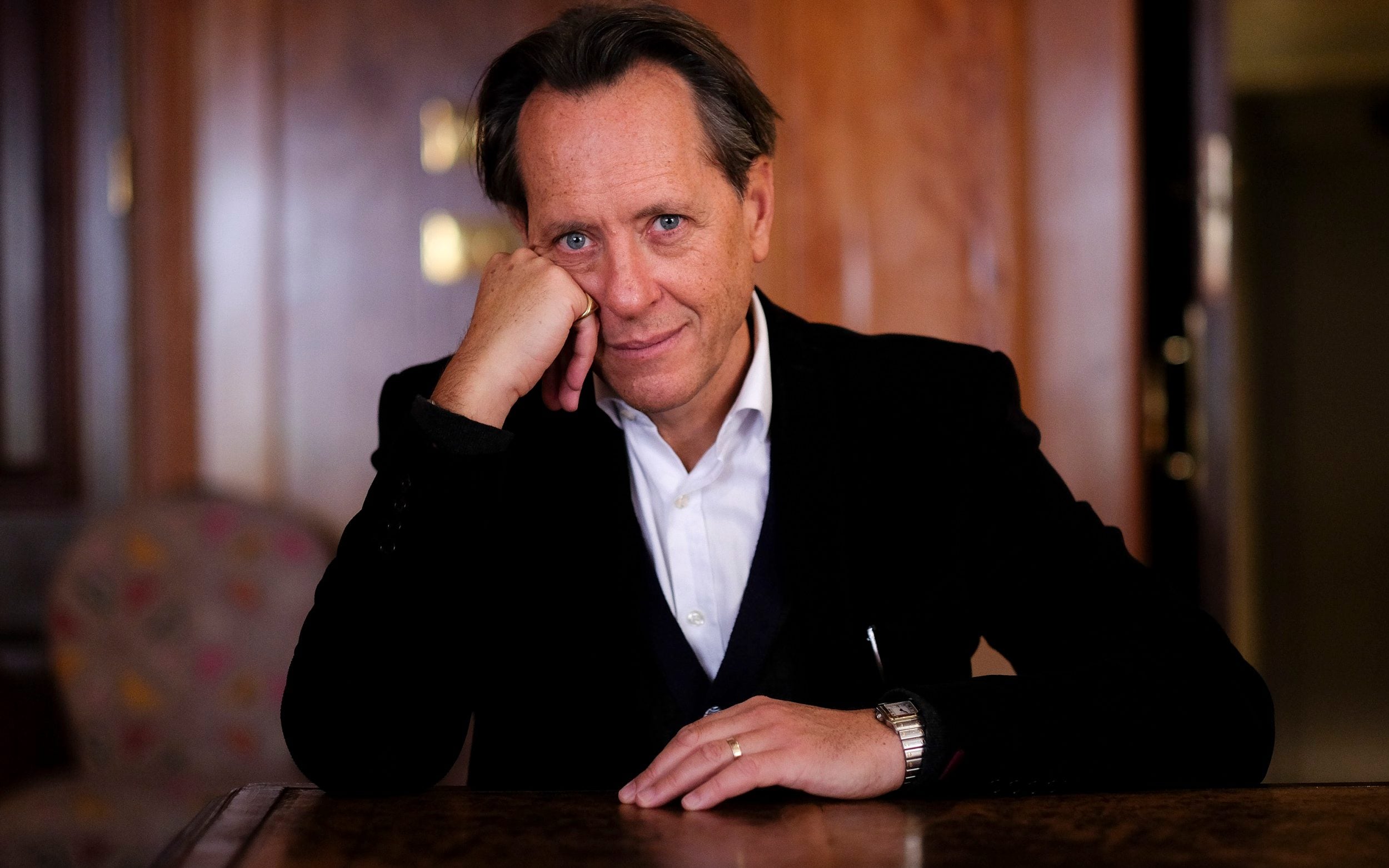 slavni glumac richard grant portret