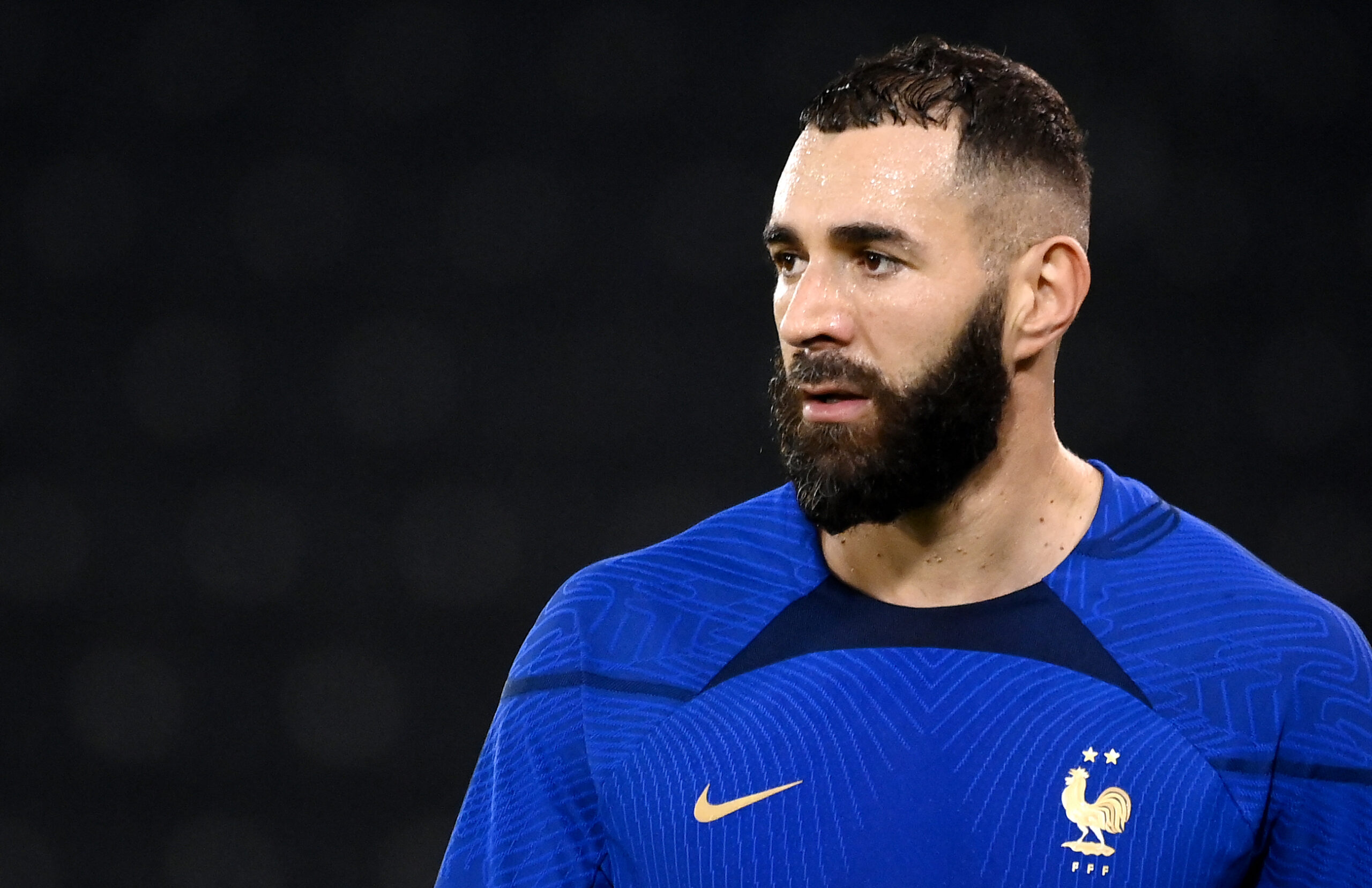 Benzema odbio ponudu Macrona Francuski fudbaler Karim Benzema odbio ponudu francuskog predsjednika Emmanuela Macrona da zajedno odu na finale Svjetskog fudbalskog prvenstva koji se igra večeras u Katara.