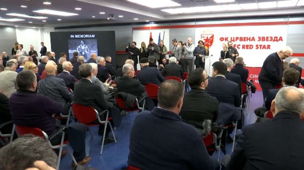 u Beogradu održana komemoracija Siniši Mihajloviću U medija centru stadiona "Rajko Mitić" u Beogradu u nedjelju je održana komemoracija Siniši Mihajloviću, legendarnom nogometašu i treneru.