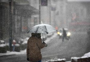 Nakon perioda iznadprosječnih temperatura zraka u Bosnu Hercegovinu ove sedmice stiže nam blago zahlađenje i snijeg.