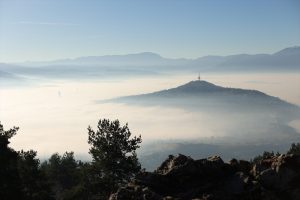 Objavljena je vremenska prognoza Federalnog hidrometeorološkog zavoda za narednih deset dana. Stabilne vremenske prilike u Bosni i Hercegovini sarajevo u magli