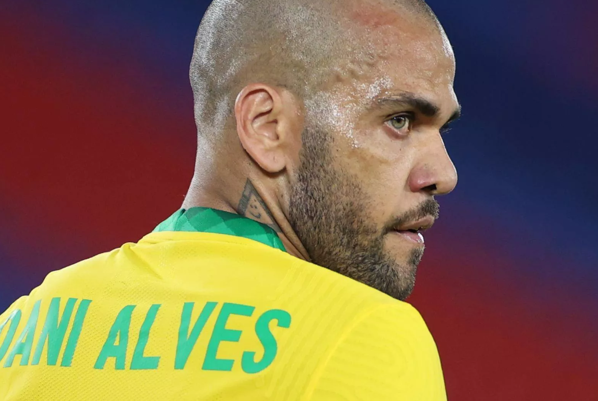 Uhapšen Dani Alves slika s leđa dres