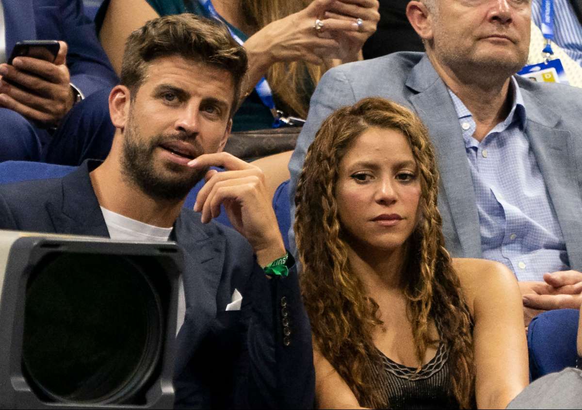 Pique se na Twitteru svađao pique i shakira sjede na tribinama stadiona