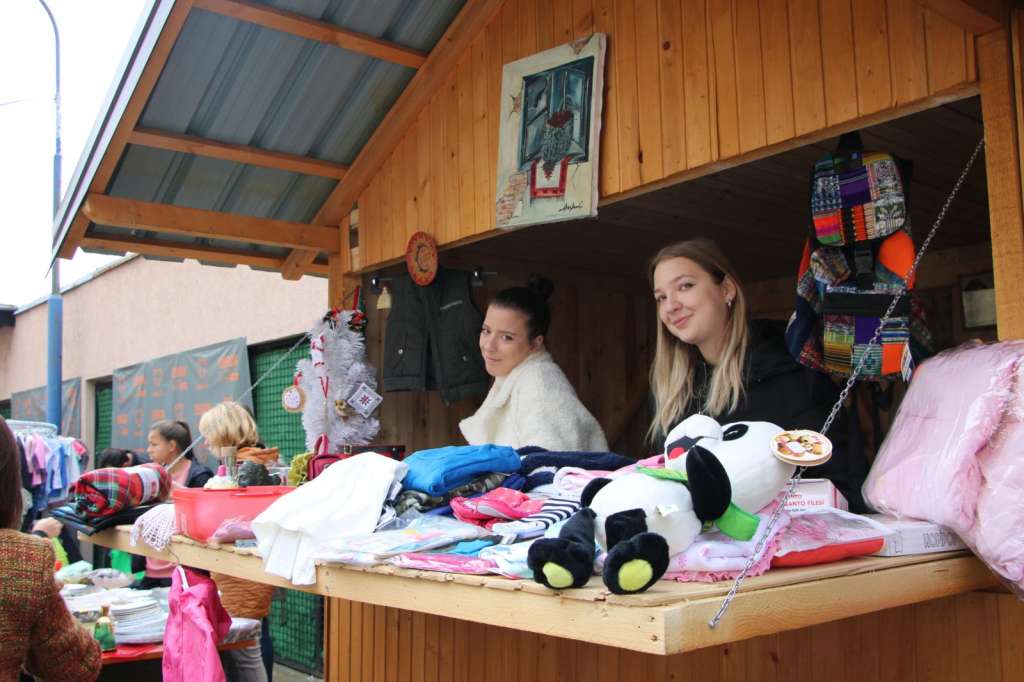 Prvi ovogodišnji Humanitarni bazar Udruženja Pomozi.ba bit će organiziran u subotu, 21. januara u prostorijama ovog Udruženja u Sarajevu.