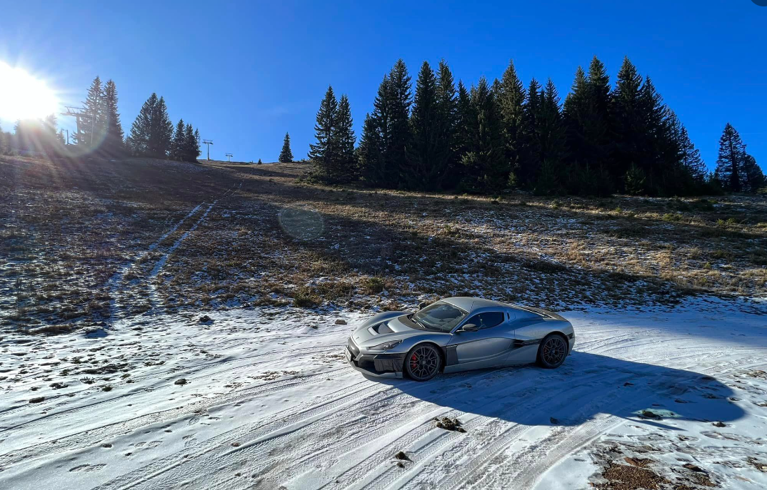 Mate Rimac na Jahorini rimac se u električnom automobilu vozi jahorinom snijeg sunce