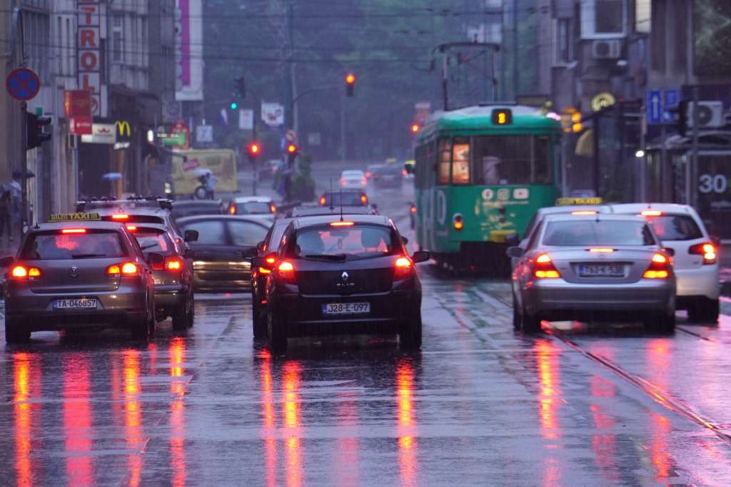 vremenska prognoza sunčano uz oblačnost i kišu