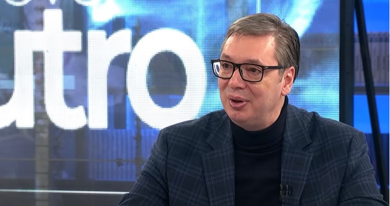 rekordan broj špijuna alensandar vučić portret plavo iza njega