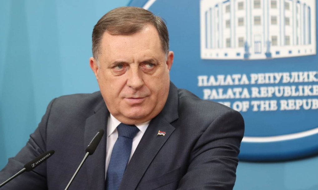 Dodik za govornicom ljut