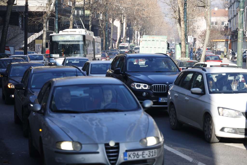 U prošlog godini u Bosni i Hercegovini registrirano je 1,18 miliona, odnosno precizno 1.184.763 cestovna motorna vozila