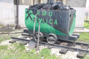 enički rudari su odlučni da će istrajati u radničkom neposluhu sve dok im se ne isplati plaća za prošli mjesec te naknada za topli obrok