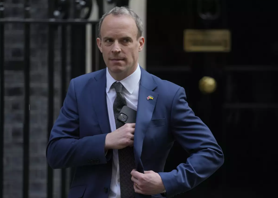 Zamjenik britanskog premijera Dominic Raab podnio je ostavku u petak nakon nezavisne istrage o tvrdnjama da je maltretirao kolege