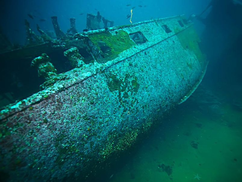 Prema službenoj procjeni UNESCO-a, u oceanima, ali i jezerima i rijekama potopljena su oko tri miliona olupina