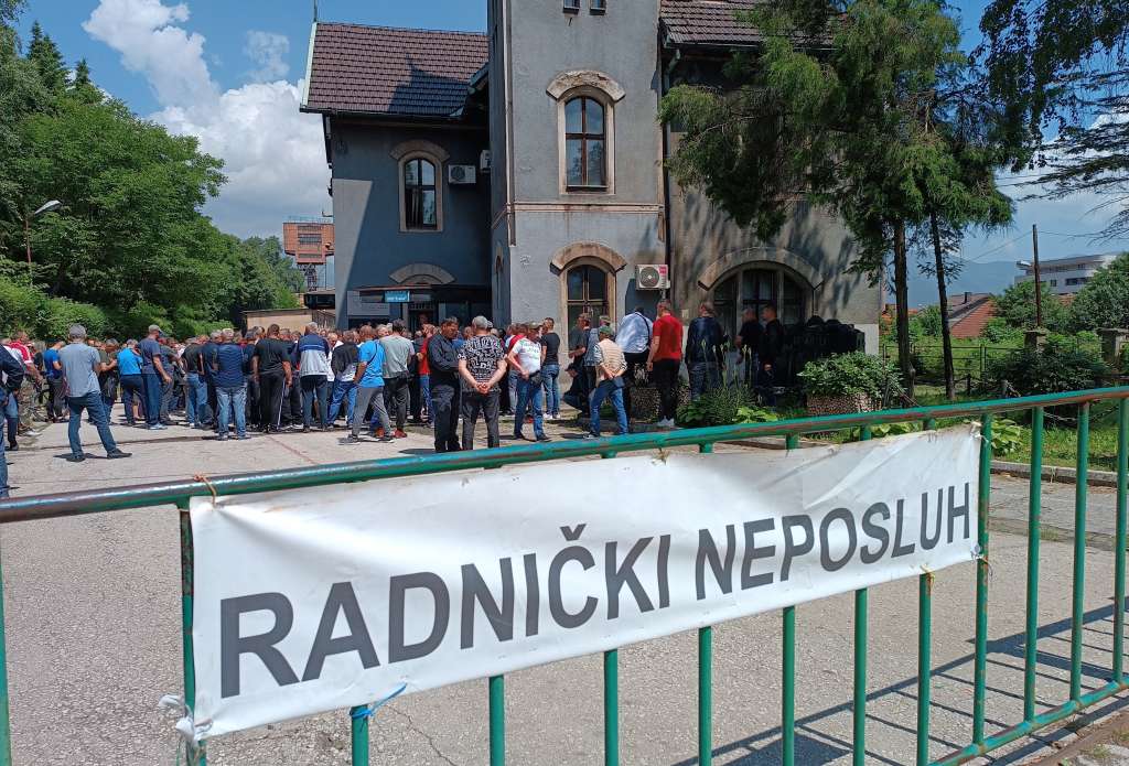 Zenički rudari nisu prekinuli radnički neposluh, ali su obaviješteni da će jamski radnici iz "Stare jame" biti prebačeni u "Raspotočje"