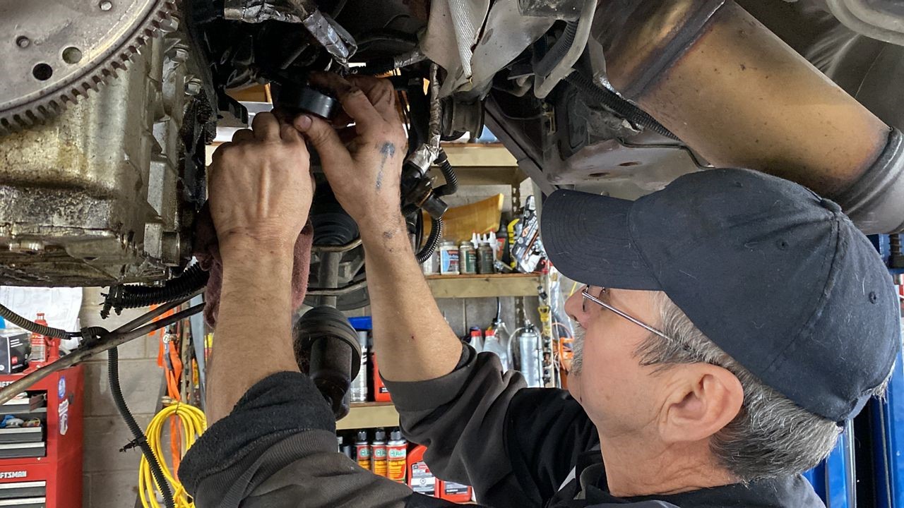 Samo ako temeljito pripremite automobil možete osigurati ugodnu i bezbrižnu vožnju tokom ljetnih praznika te je preporučljivo pregledati sve bitne sklopove automobila.