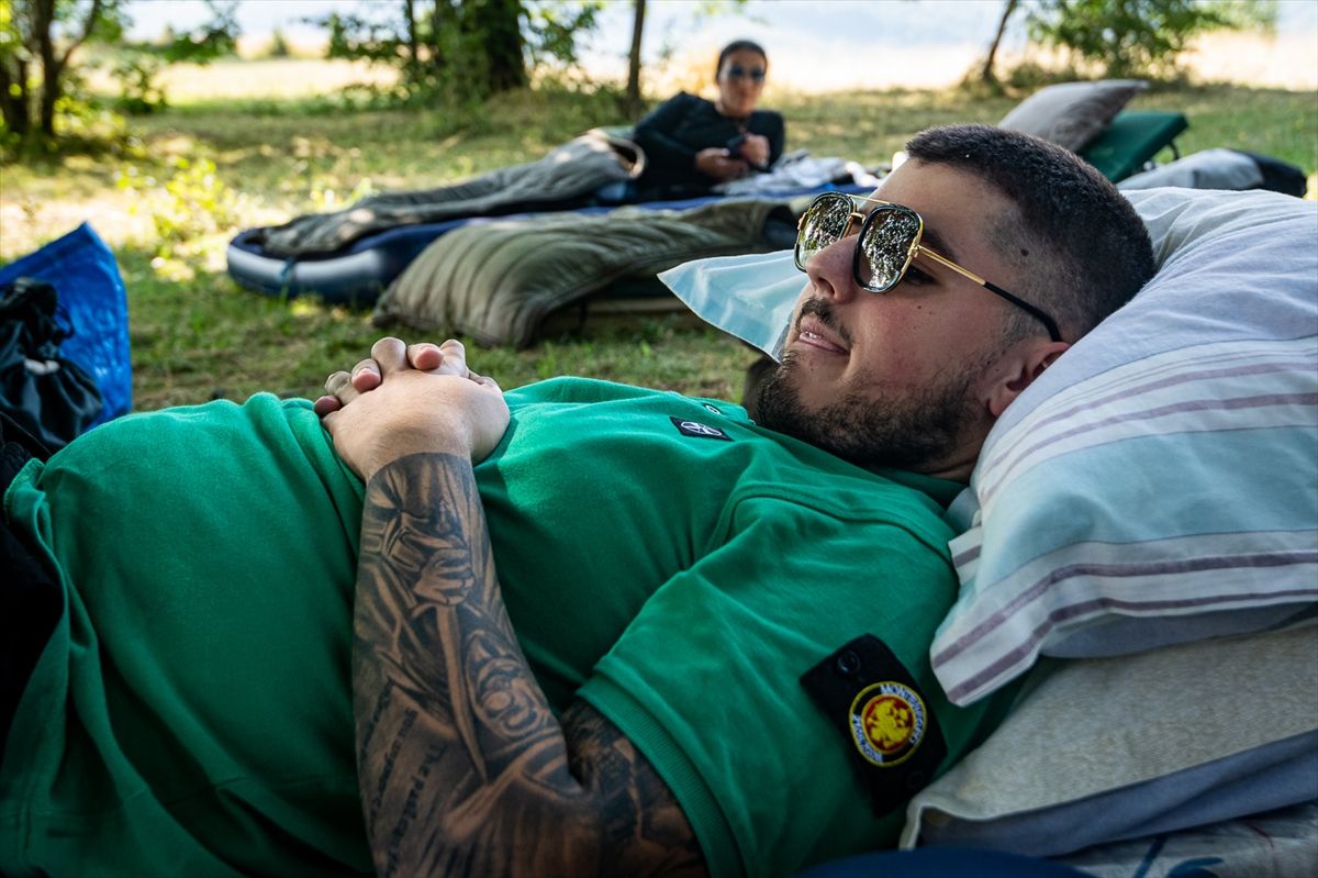 Na takmičenju u izležavanju koje se održava u crnogorskom Etno-selu Brezna, koje se nalazi između Nikšića i Plužina, jutros je oboren rekord