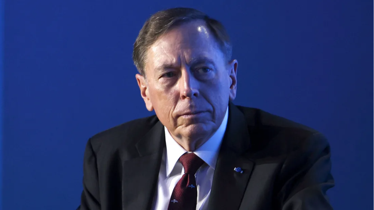 david petraeus Ukrajina CIA